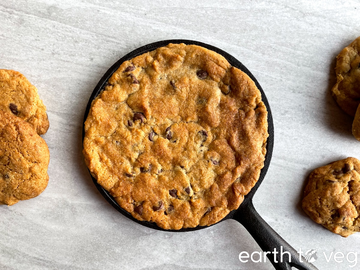 skillet chocolate chip cookie