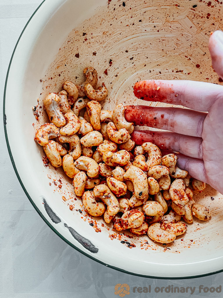 seasoning oil-free cashews with shichimi togarashi