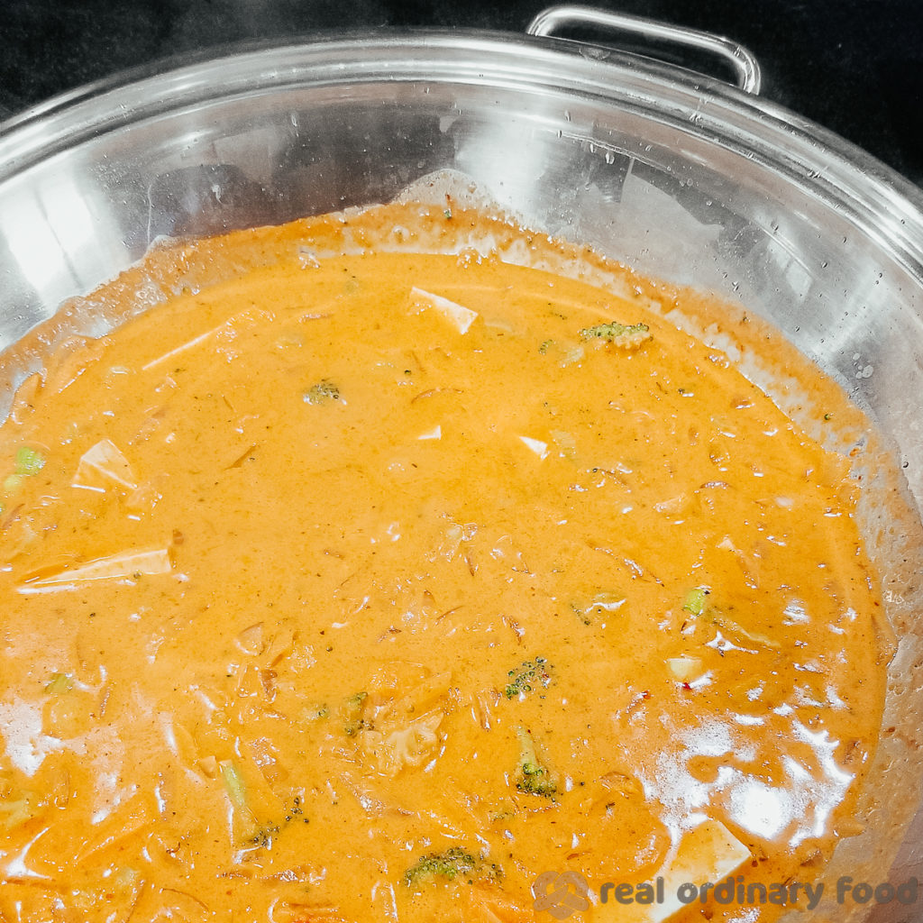 simmering red curry (kaeng phet)